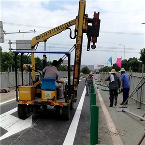 波形護(hù)欄安裝工程