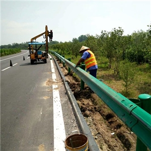 波形護(hù)欄安裝工程