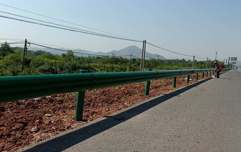 波形護欄安裝工程