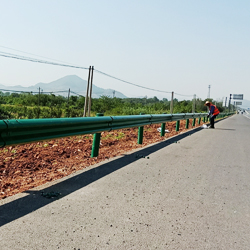 波形護(hù)欄安裝工程