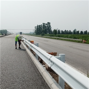 波形護(hù)欄安裝工程