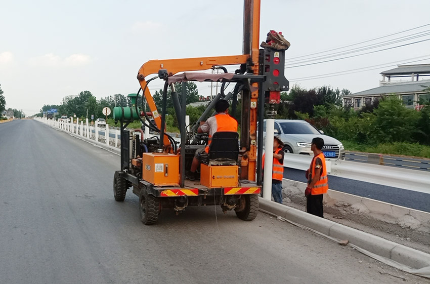 波形護(hù)欄安裝工程