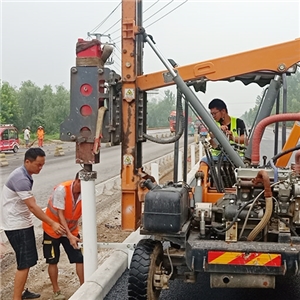 波形護(hù)欄安裝工程