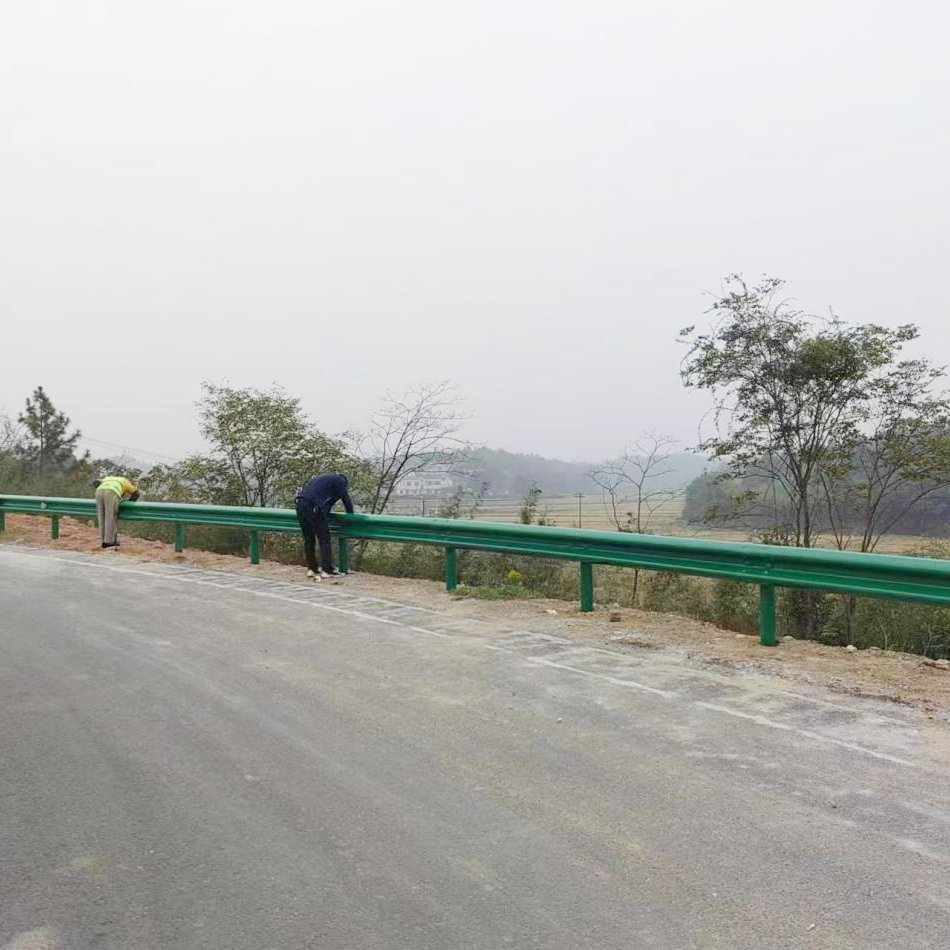 波形護(hù)欄安裝工程