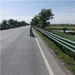 波形護(hù)欄安裝工程