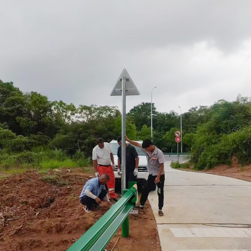 波形護(hù)欄安裝工程