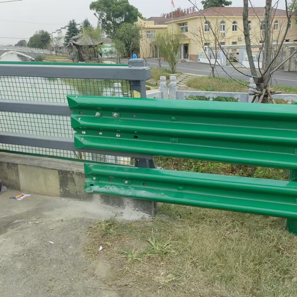 波形護欄安裝工程