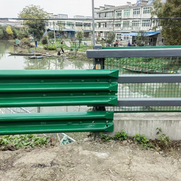 波形護(hù)欄安裝工程