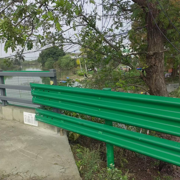 波形護(hù)欄安裝工程