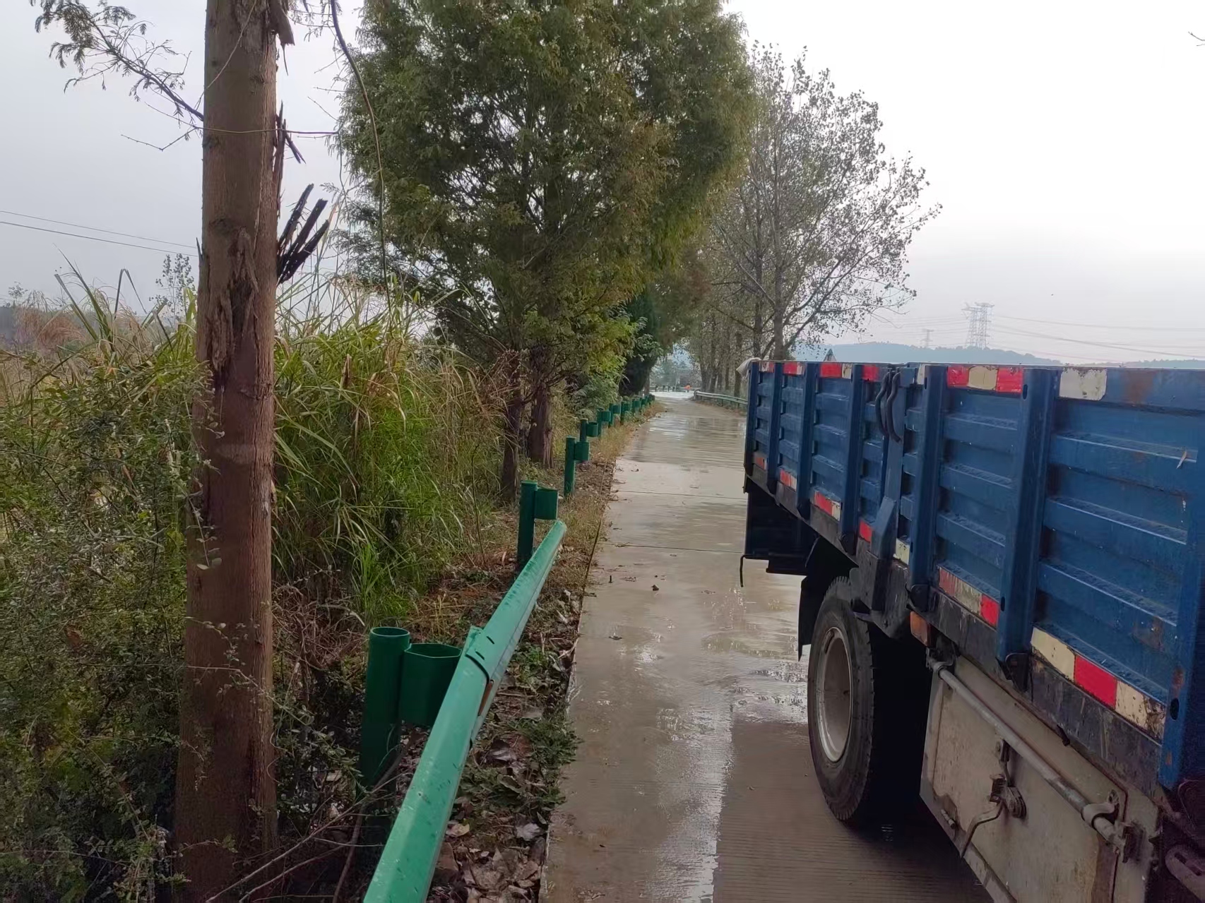 波行護(hù)欄安裝工程