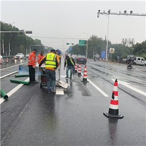 波行護(hù)欄安裝工程